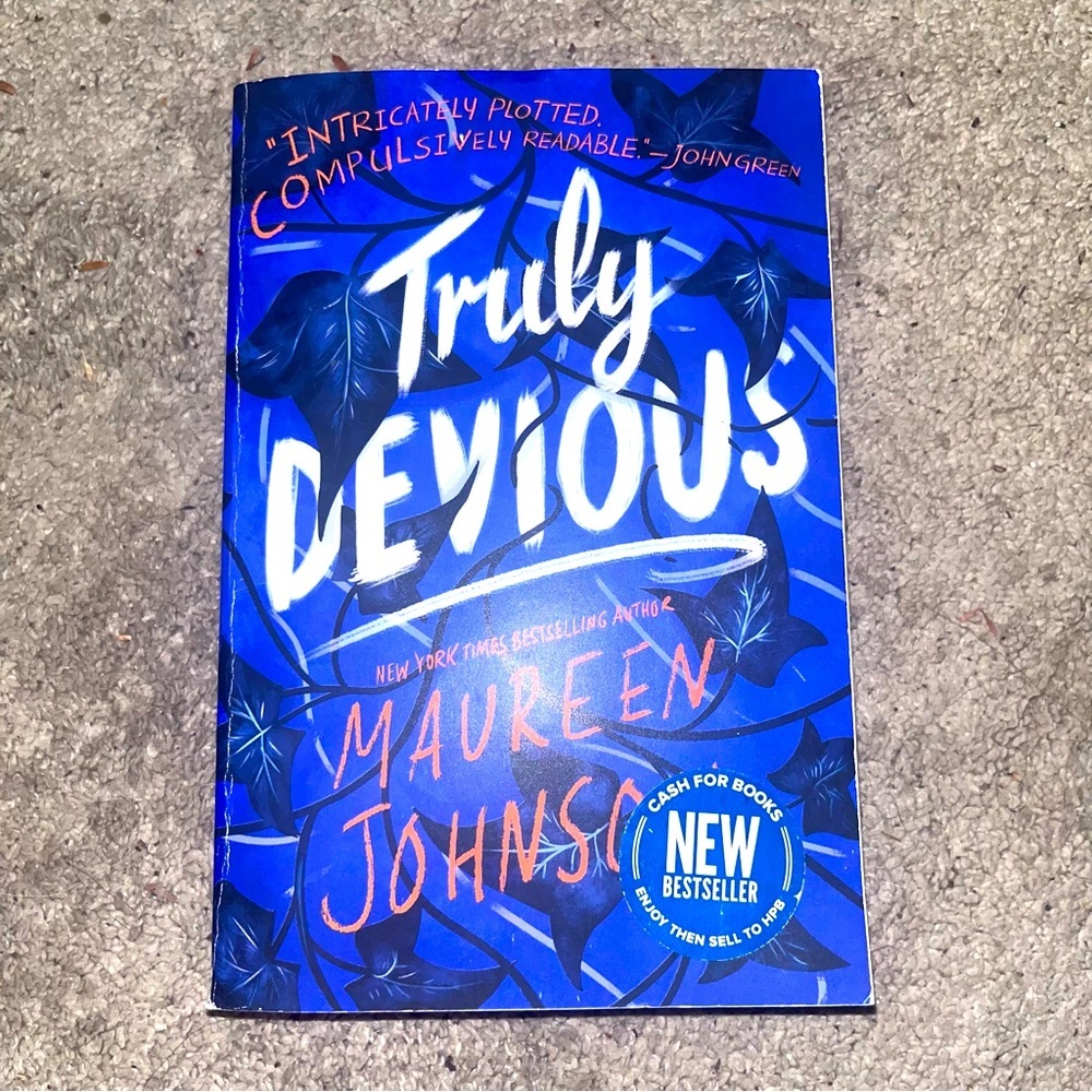 Chapter Book 4th-6th grade. Brand new. Turkey Devious by Maureen Johnson. Pics